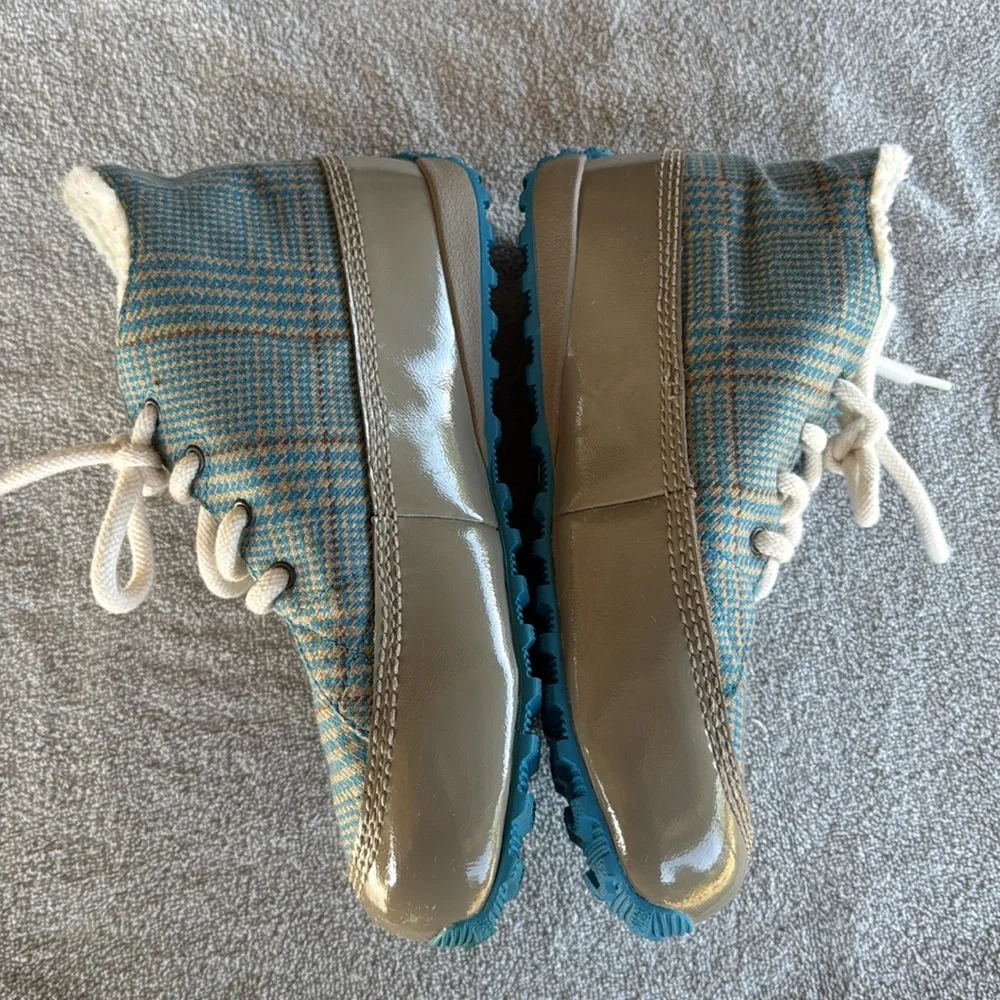 Sorel boots Sorel Hailey boot cloth womens size 8 Blue and‎ Tan Plaid Boots warm